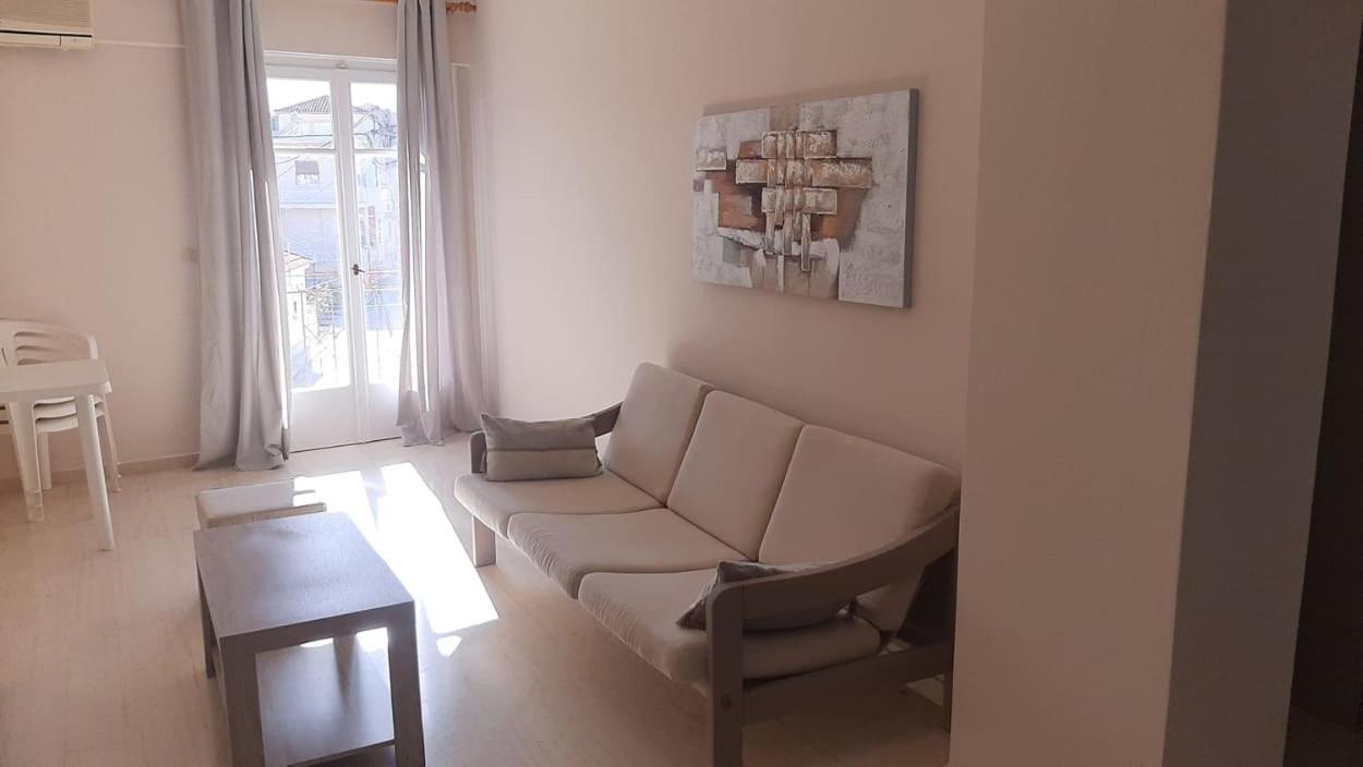 Tasias Apartments Lixouri Eksteriør billede