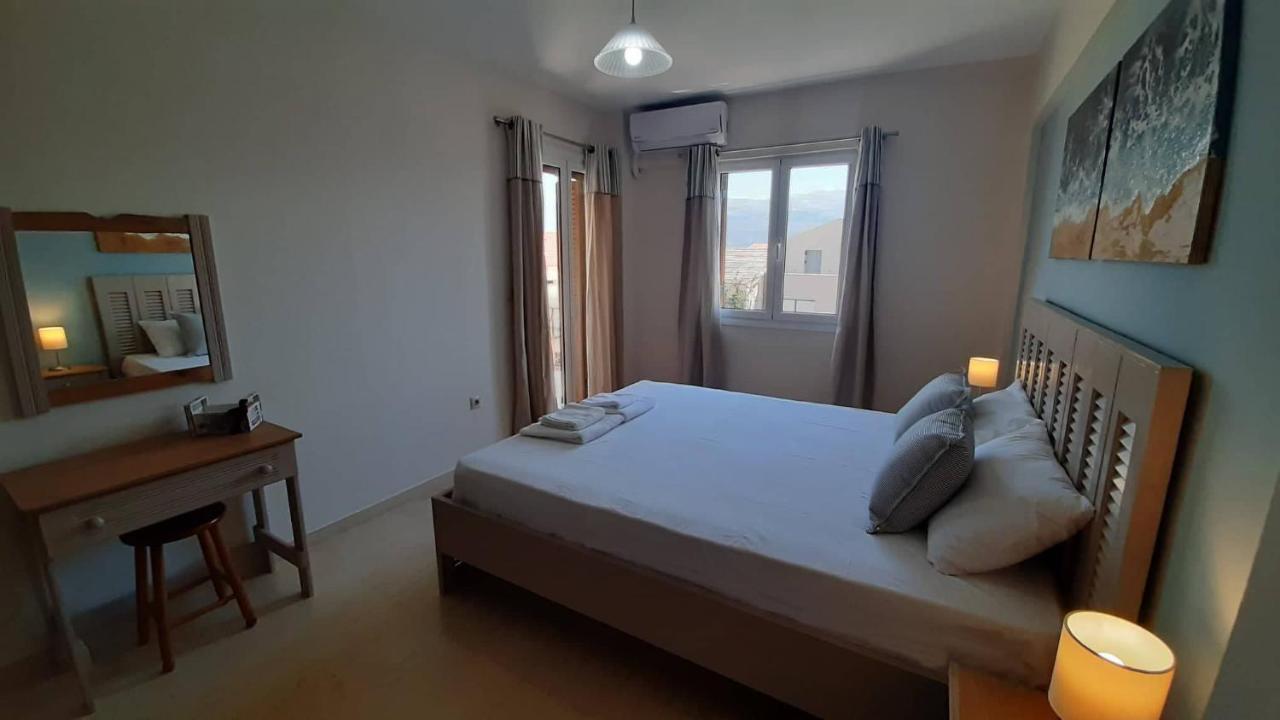 Tasias Apartments Lixouri Eksteriør billede